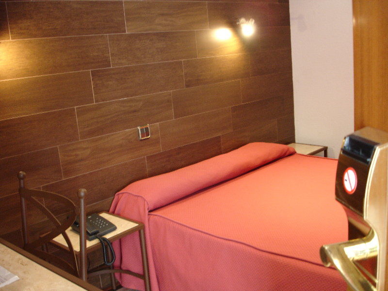 Hostal Sol توليدو المظهر الخارجي الصورة